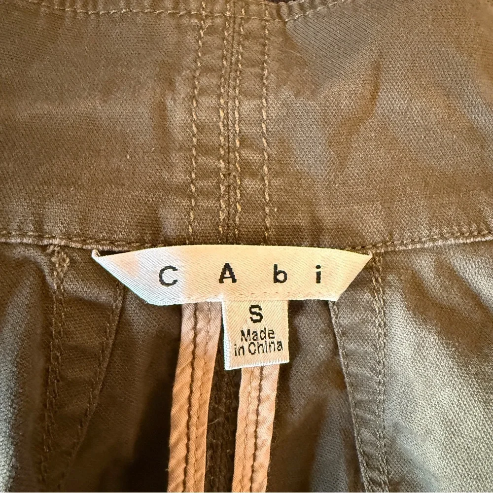 Cabi Military fatigue Anorak Style Zip up jacket. Green. Small.